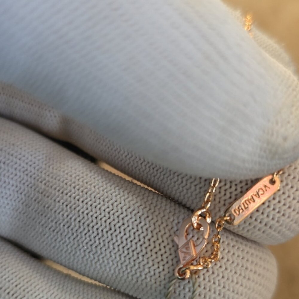 Van Cleef & Arpels Gold color chain and White Butterfly Necklace.   ..... - Picture 8 of 9